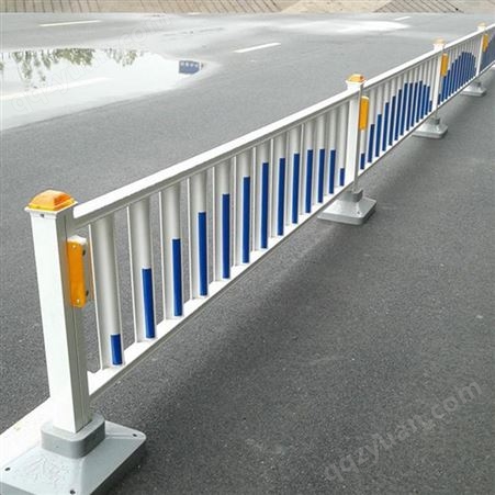 加厚镀锌钢市政道路护栏公路人行道隔离栏马路交通防撞栏杆