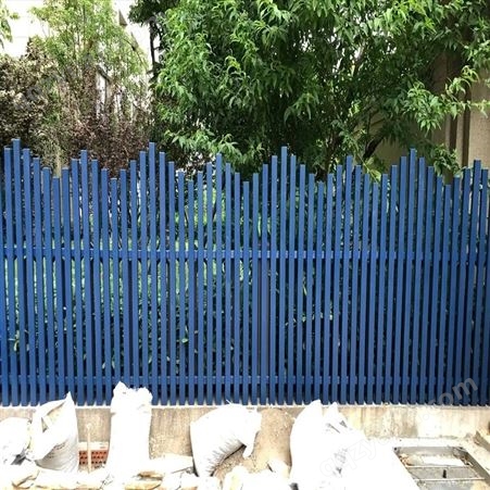 郑州防腐木围栏加工 庭院木栅栏 小区实木围栏  防腐木